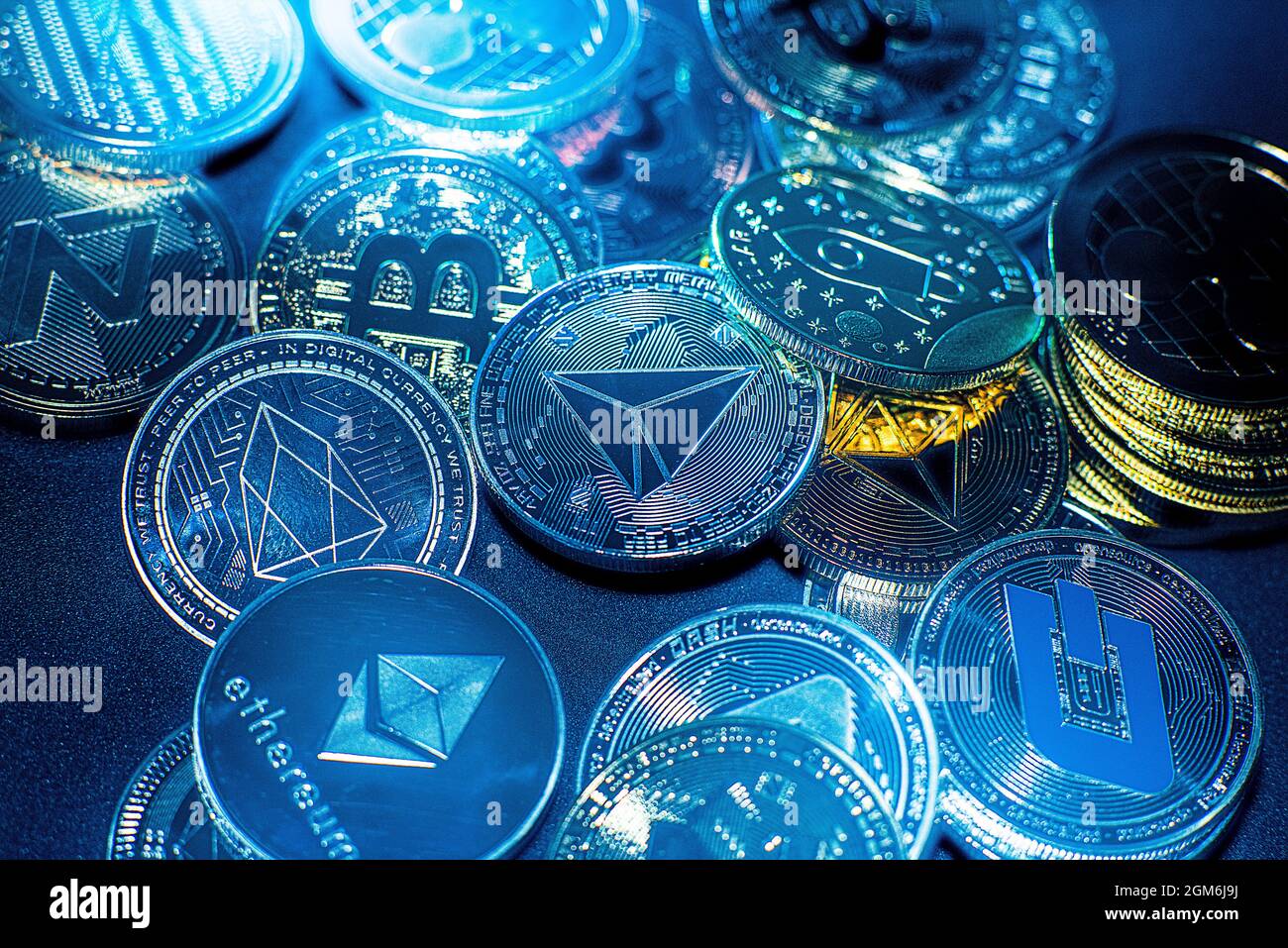 Tron, TRX, crypto-monnaie, pièce de symbole, espace réservé visuel pour la  monnaie numérique, blockchain, cours boursiers Photo Stock - Alamy