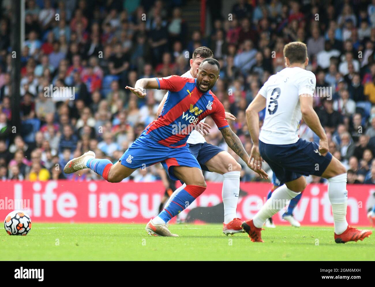 LONDRES, ANGLETERRE - 11 SEPTEMBRE 2021 : Jordan Pierre Ayew of Palace  photographié lors du match de la première ligue 4 de 2021/22 entre Crystal  Palace FC et Tottenham Hotspur FC à