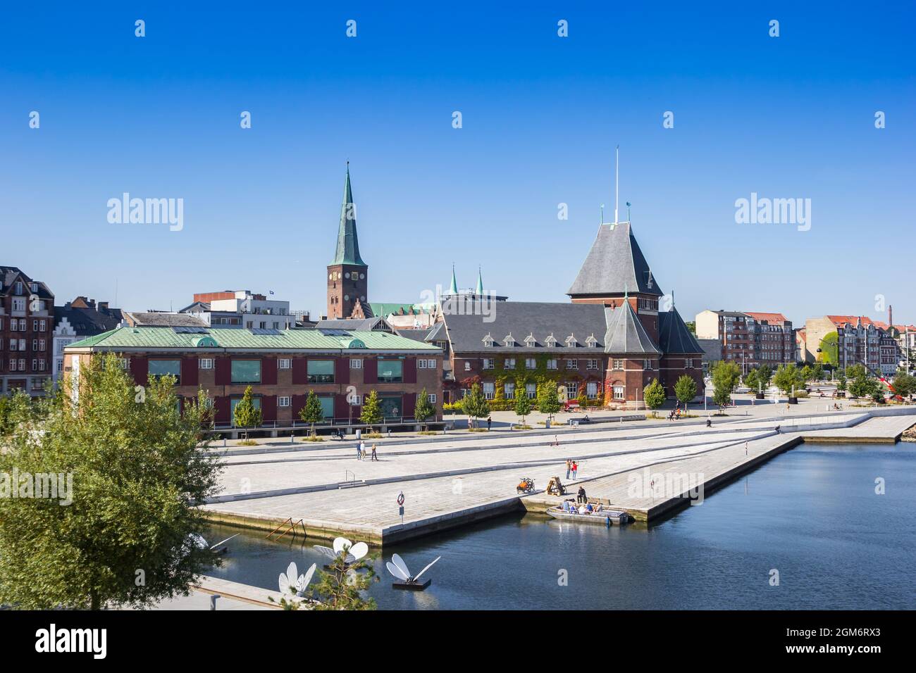 Bâtiments historiques au bord de l'eau dans le centre d'Aarhus, Danemark Banque D'Images