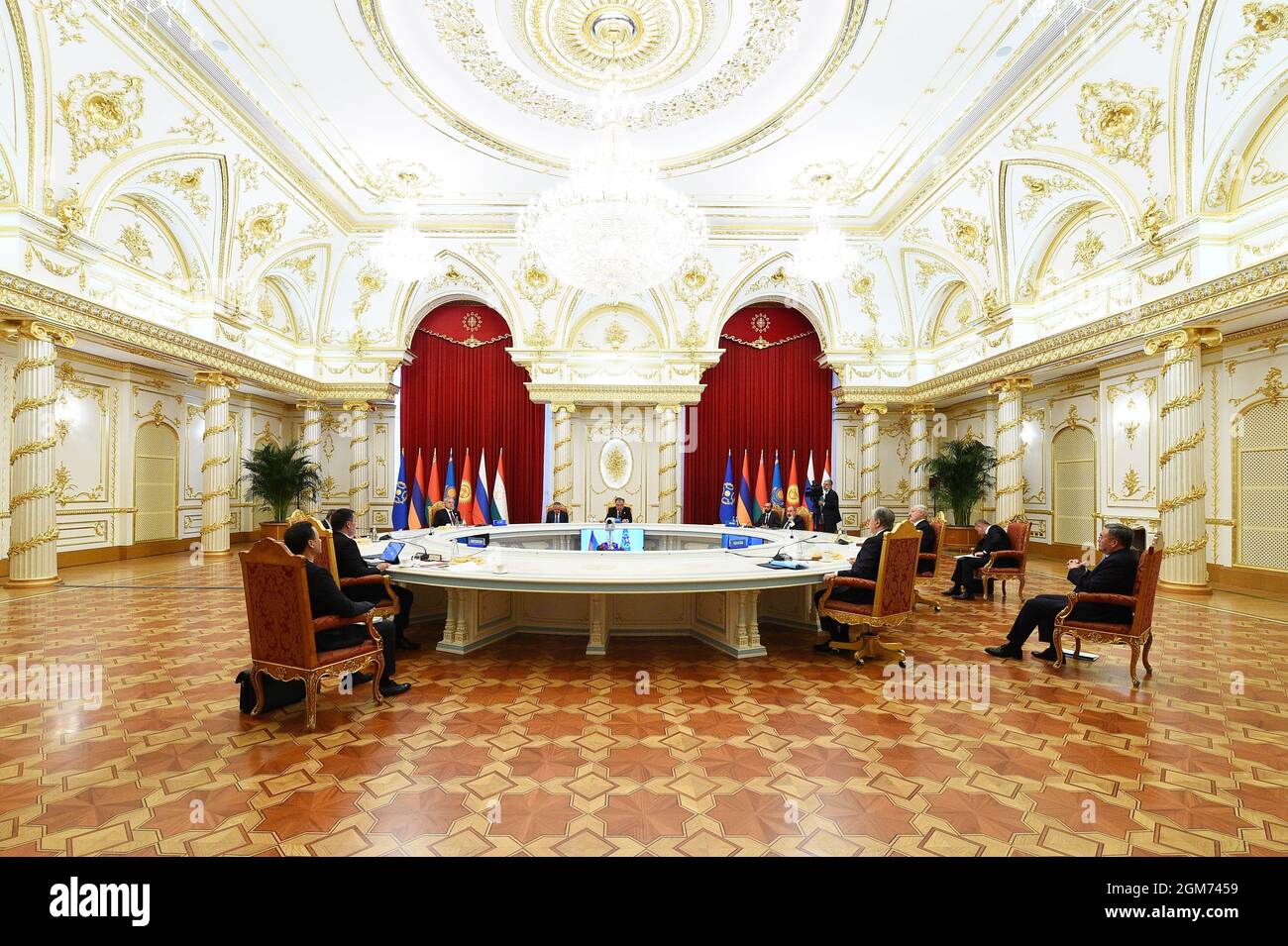 (210917) -- DOUCHANBÉ, le 17 septembre 2021 (Xinhua) -- Un sommet de l'Organisation du Traité de sécurité collective (OTSC) se tient à Douchanbé, au Tadjikistan, le 16 septembre 2021. (Service de presse présidentiel tadjik/document via Xinhua) Banque D'Images
