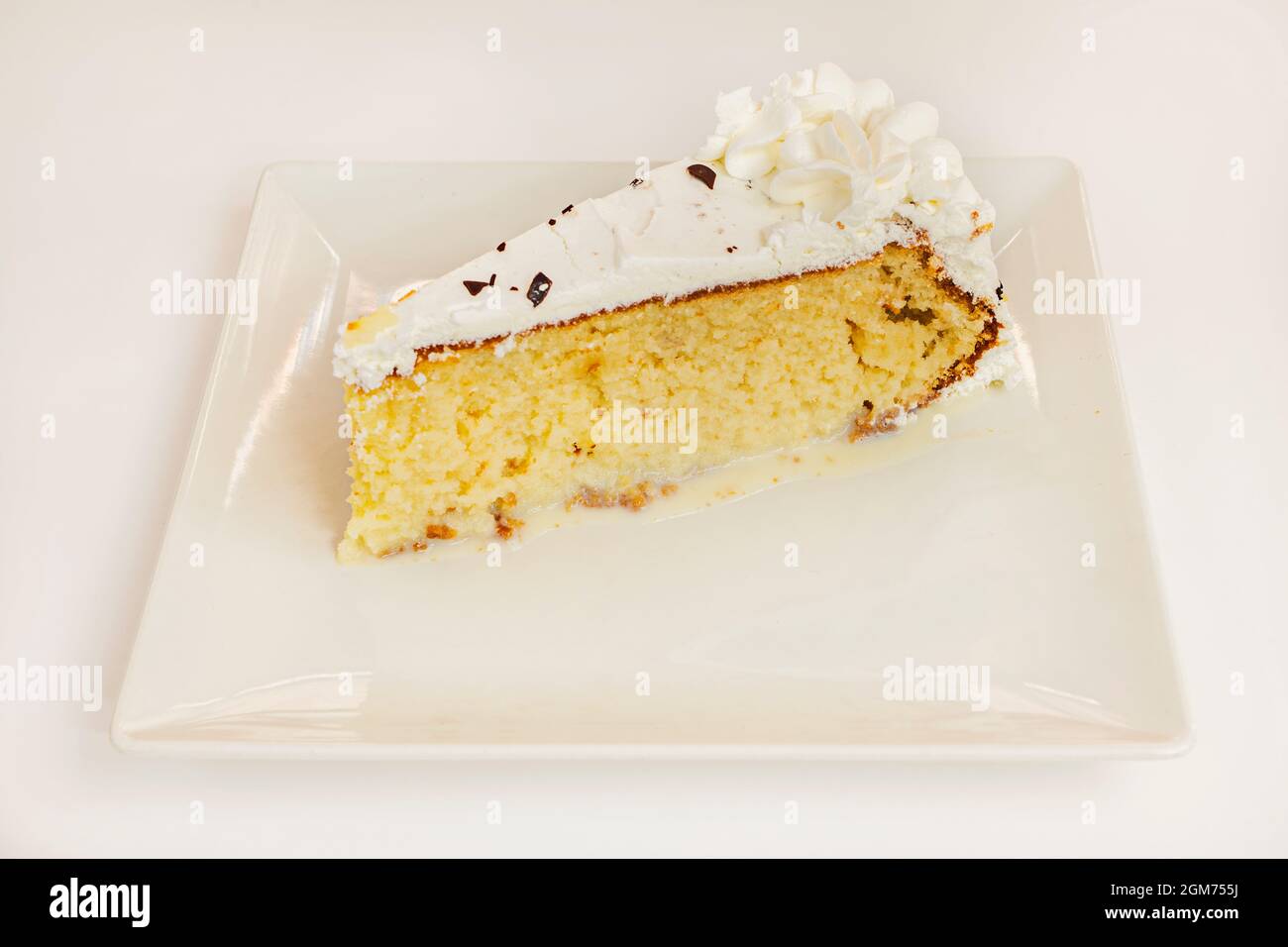 Tarte Au Citron Avec Gateau Eponge Et Creme Et Sirop Au Chocolat Blanc Photo Stock Alamy Tarte Au Citron Avec Gateau Eponge Et Creme Et Sirop Au Chocolat Blanc Photo Stock Alamy