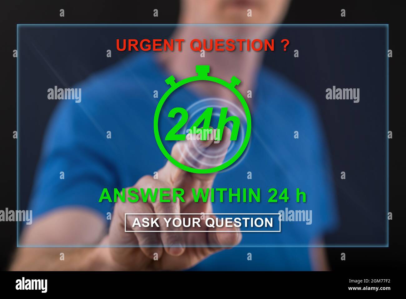 Homme touchant un concept de questions urgentes sur un écran tactile avec son doigt Banque D'Images