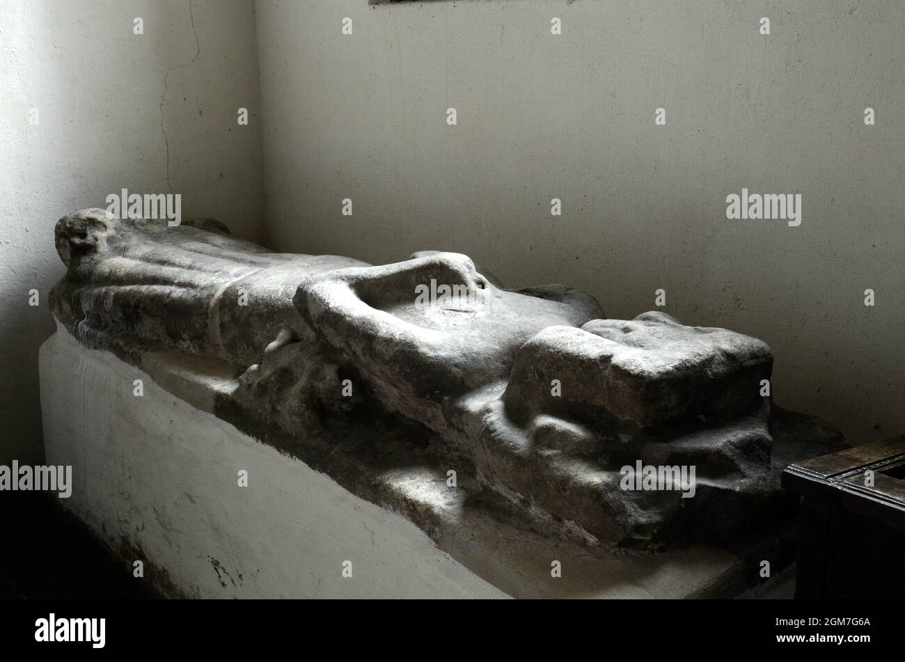 Effigie de St Melangell à l'intérieur de l'église de Saint Melangell se brouille depuis le cimetière en 1876-77 Pennant Melangell Powys Wales cymru UK Banque D'Images