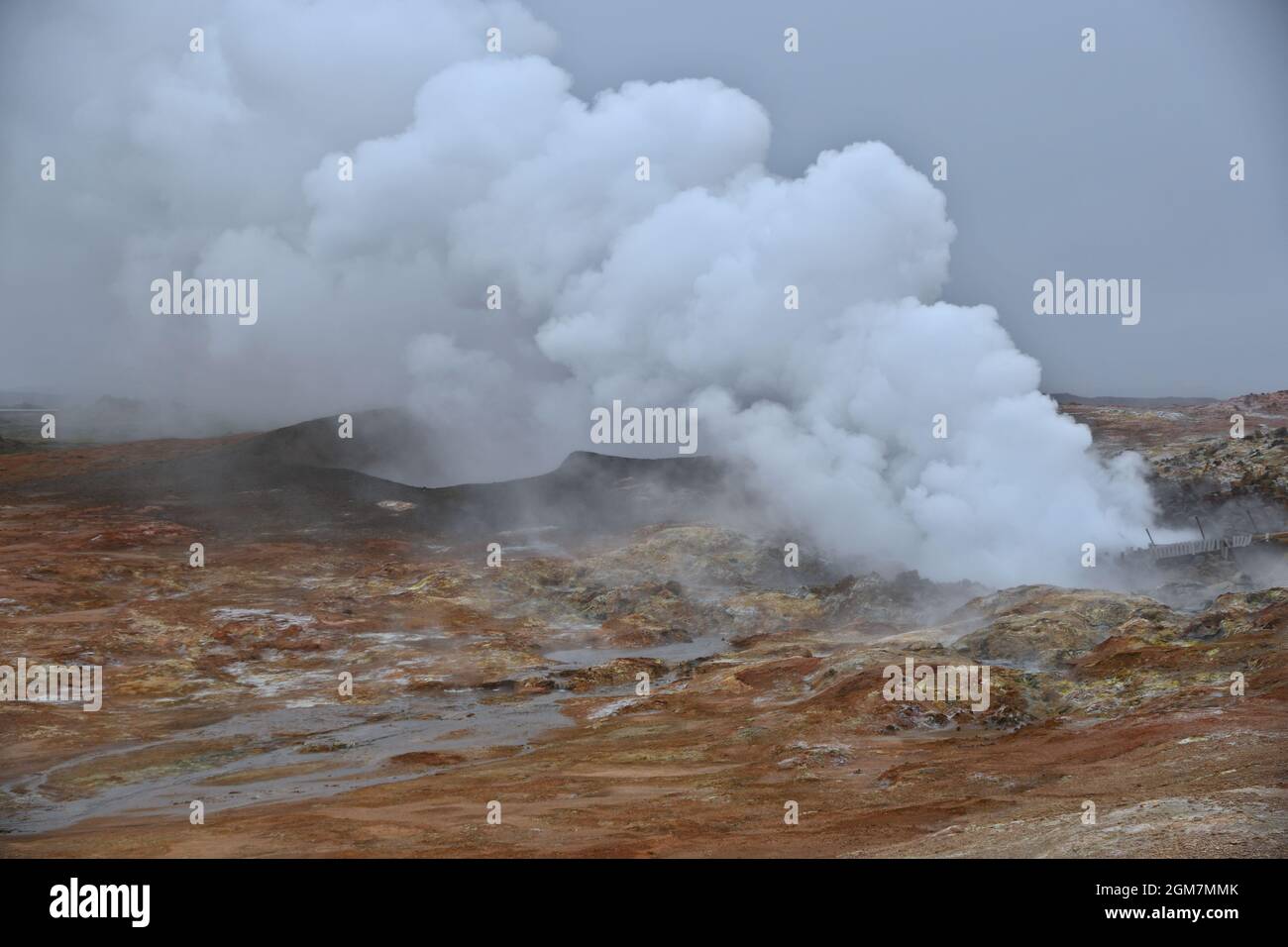 Source thermique sur la côte sud-ouest islandaise Banque D'Images