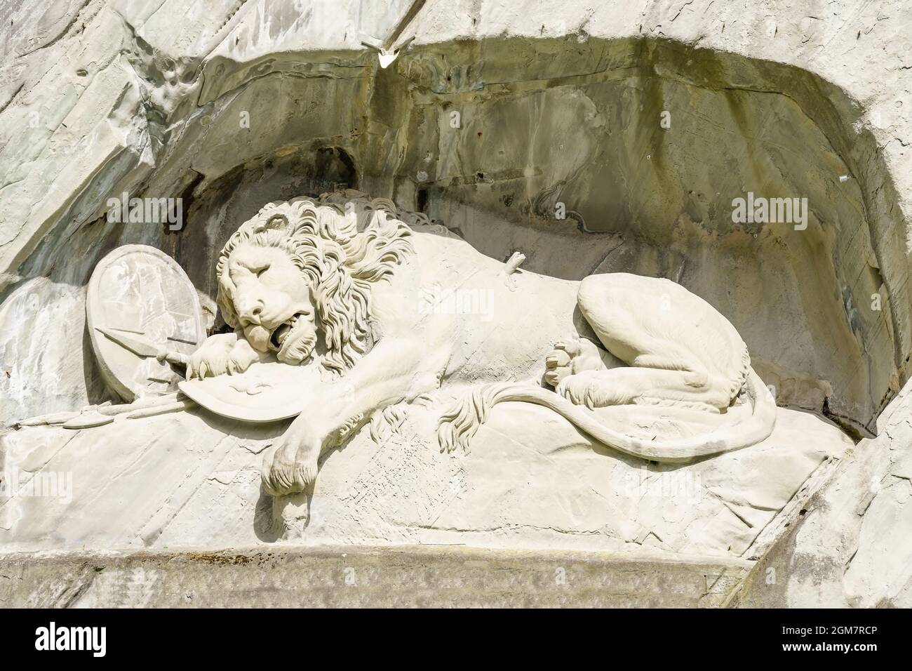 LUCERNE, SUISSE - 15 AVRIL 2018 : le Monument du Lion, ou Lion de Lucerne, est un relief rocheux à Lucerne, Suisse, conçu par Bertel Thorval Banque D'Images
