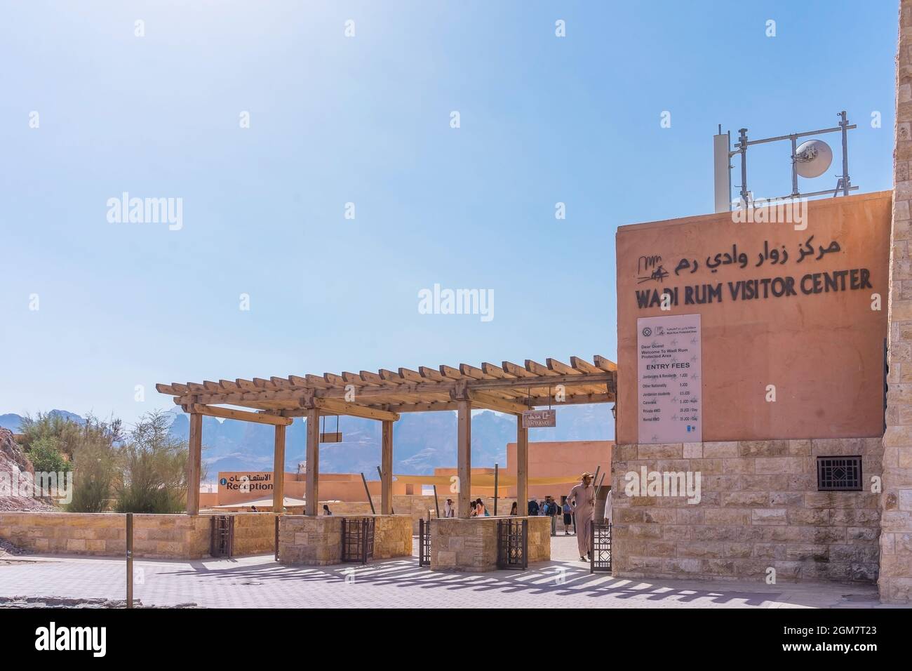 WADI RUM, JORDANIE - 14 OCTOBRE 2018 : partie intérieure du centre d'accueil de Wadi Rum. La vallée de Wadi Rum est classée au patrimoine mondial de l'UNESCO Banque D'Images