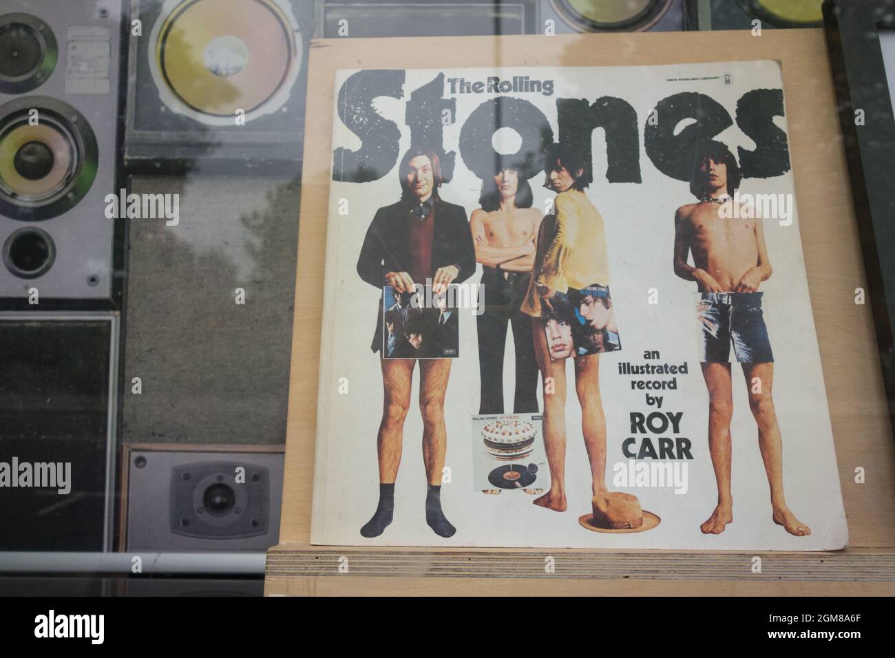 Charlie Watts posant sur la couverture de l'album Rolling Stones Sticky Fingers avec Mick Taylor, Bill Wyman, Keith Richards et Mick Jagger Banque D'Images