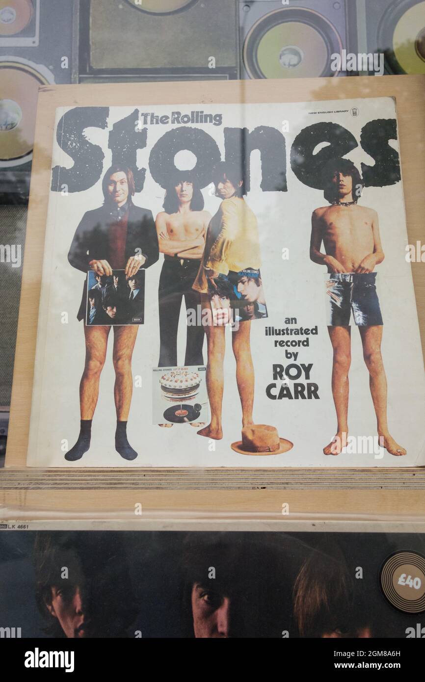 Charlie Watts posant sur une annonce pour l'album de disques de Rolling Stones Sticky Fingers avec Mick Taylor, Bill Wyman, Keith Richards et Mick Jagger Banque D'Images