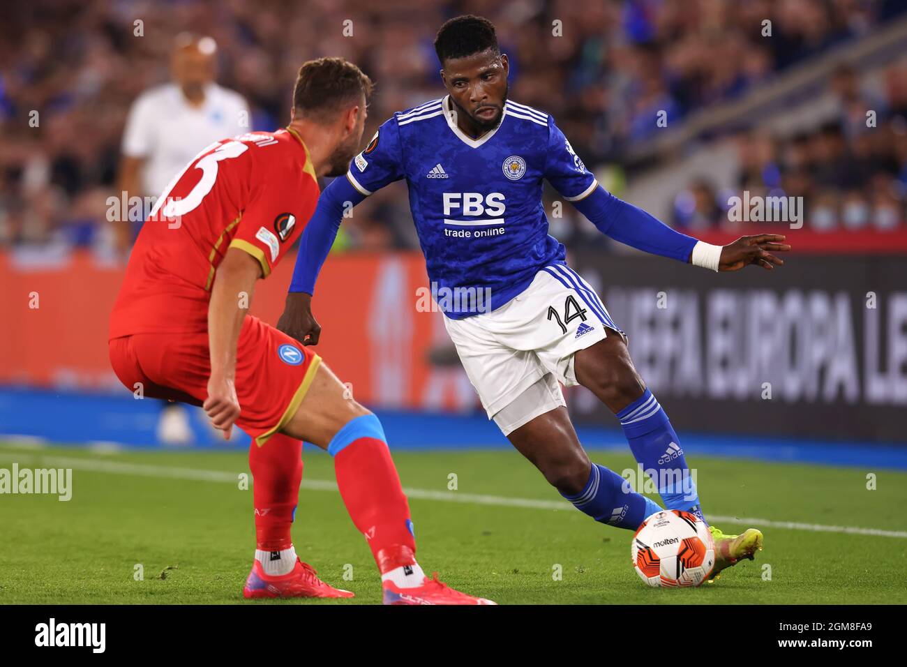 Kelechi Iheanacho de Leicester City et Amir Rrahmani de Napoli - Leicester City / SSC Napoli, UEFA Europa League Group C, King Power Stadium, Leicester, Royaume-Uni - 16 septembre 2021 Banque D'Images