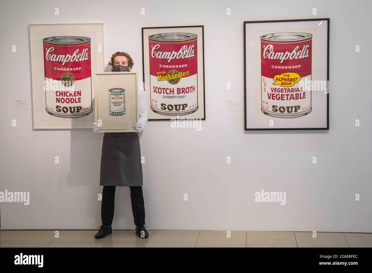 Londres UK 17 septembre Christie's online only sales Banksy , Soup CAN /Emerald /Tan est , £ 60...-80.000,Three big prints Chicken Noodle from Cambell Soup est £18.000.-25.000Paul Quezada-Neiman/Alay Live News Banque D'Images