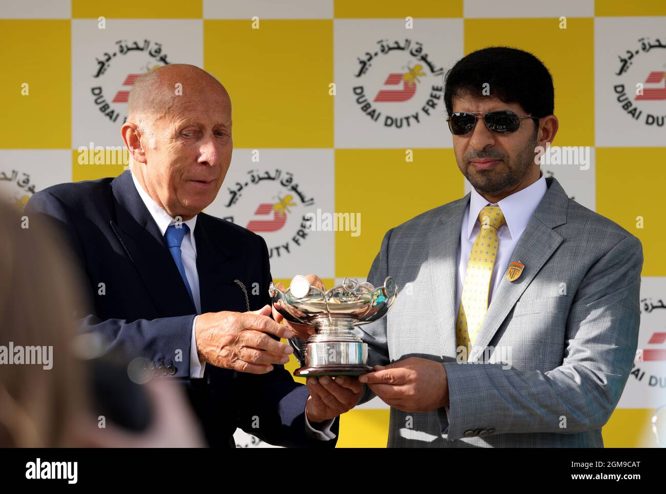 Entraîneur de Silent Escape, Saeed Bin Suroor après que son cheval a gagné les enjeux de la Dubai Duty Free Cup (listé) (Str) à cheval Silent Escape the à Newbury racecourse. Date de la photo : vendredi 17 septembre 2021. Banque D'Images