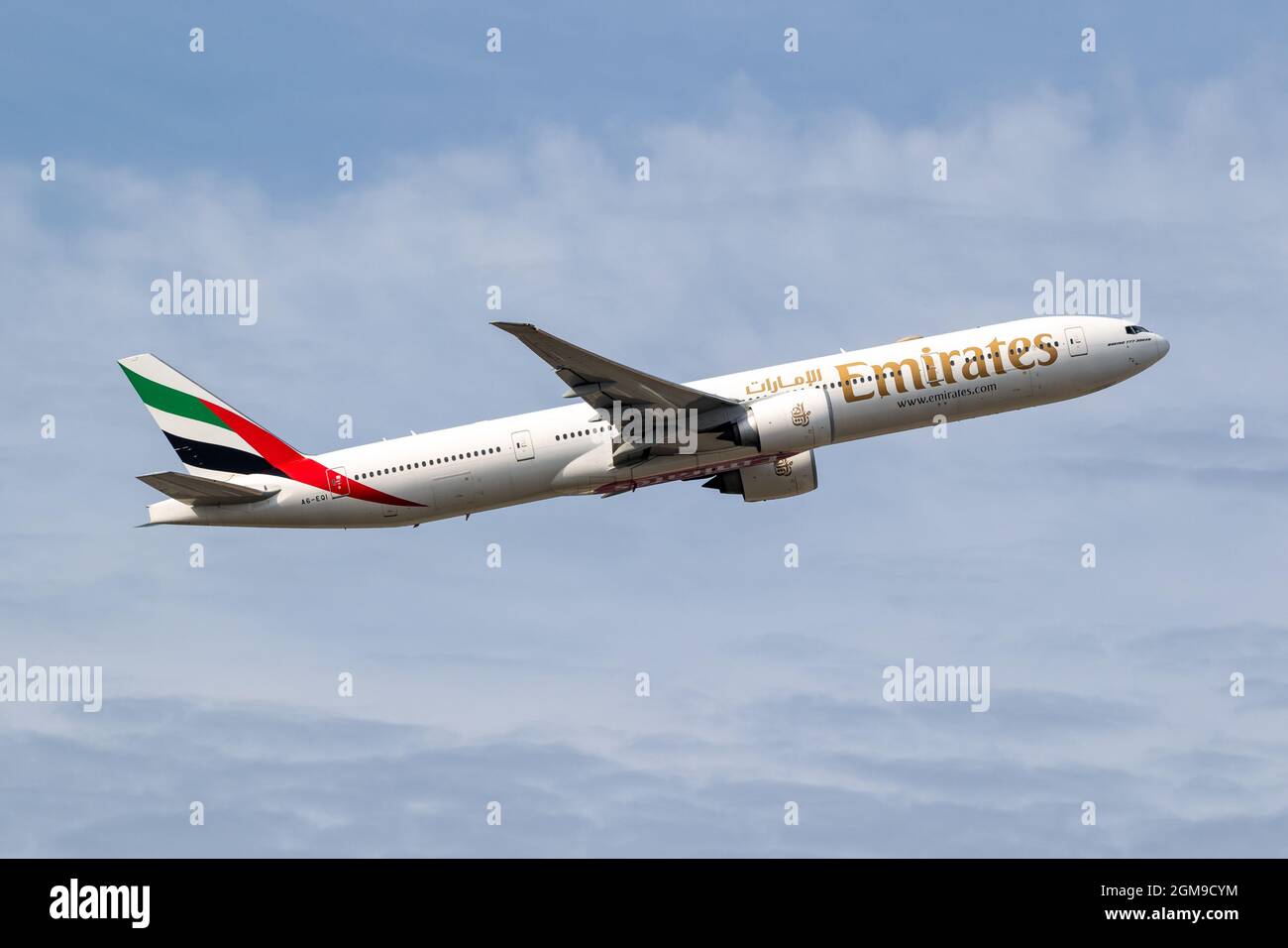 Décollage de l'avion Boeing 777 d'Emirates Airlines depuis l'aéroport de Francfort-sur-le-main. Allemagne - 7 septembre 2021 Banque D'Images