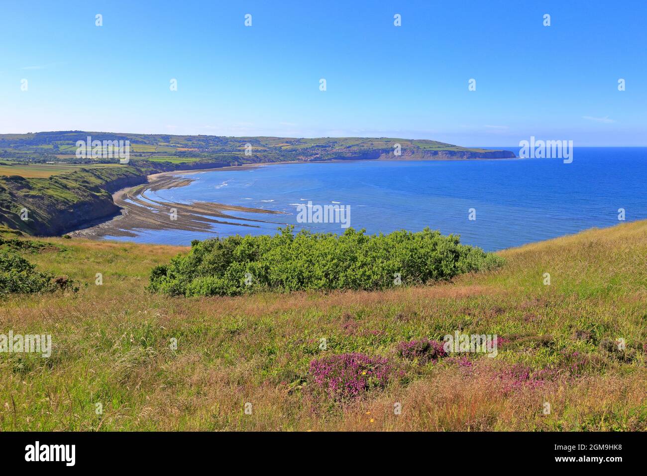 Robin Hoods Bay depuis la pointe de Ravenscar, North Yorkshire, North York Moors National Park, Angleterre, Royaume-Uni. Banque D'Images