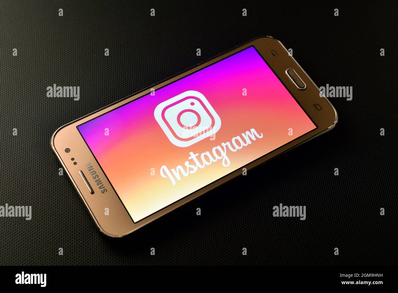Italie - 10 février 2019 : logo instagram sur téléphone mobile, applications instagram Banque D'Images