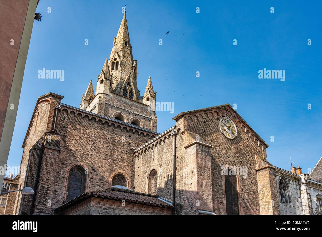 La Collégiale de Sant'Andrea avec son imposant clocher de Grenoble. Grenoble, région Auvergne-Rhône-Alpes, département de l'Isère, France, Europe Banque D'Images