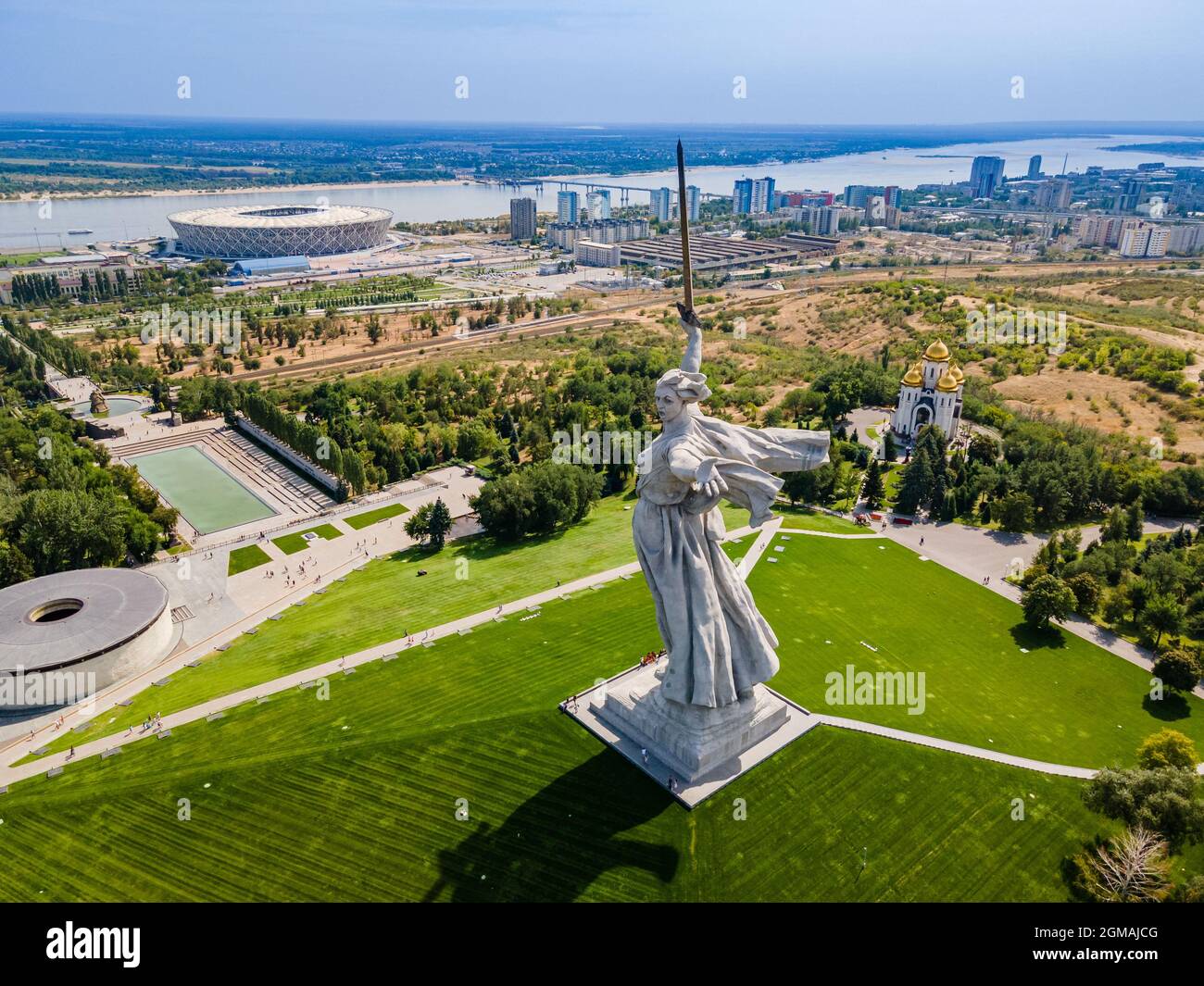 Volgograd, Russie. Vue aérienne de la statue « les appels de la mère patrie » après restauration sur le sommet de la colline de Mamaev Banque D'Images