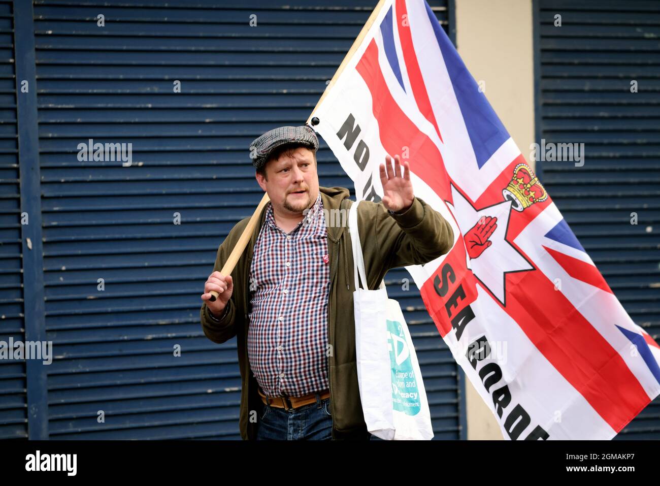 Loyalistes lors d'un rassemblement contre le Protocole d'Irlande du Nord à Newtownards Road, Belfast. Date de la photo : vendredi 17 septembre 2021. Banque D'Images