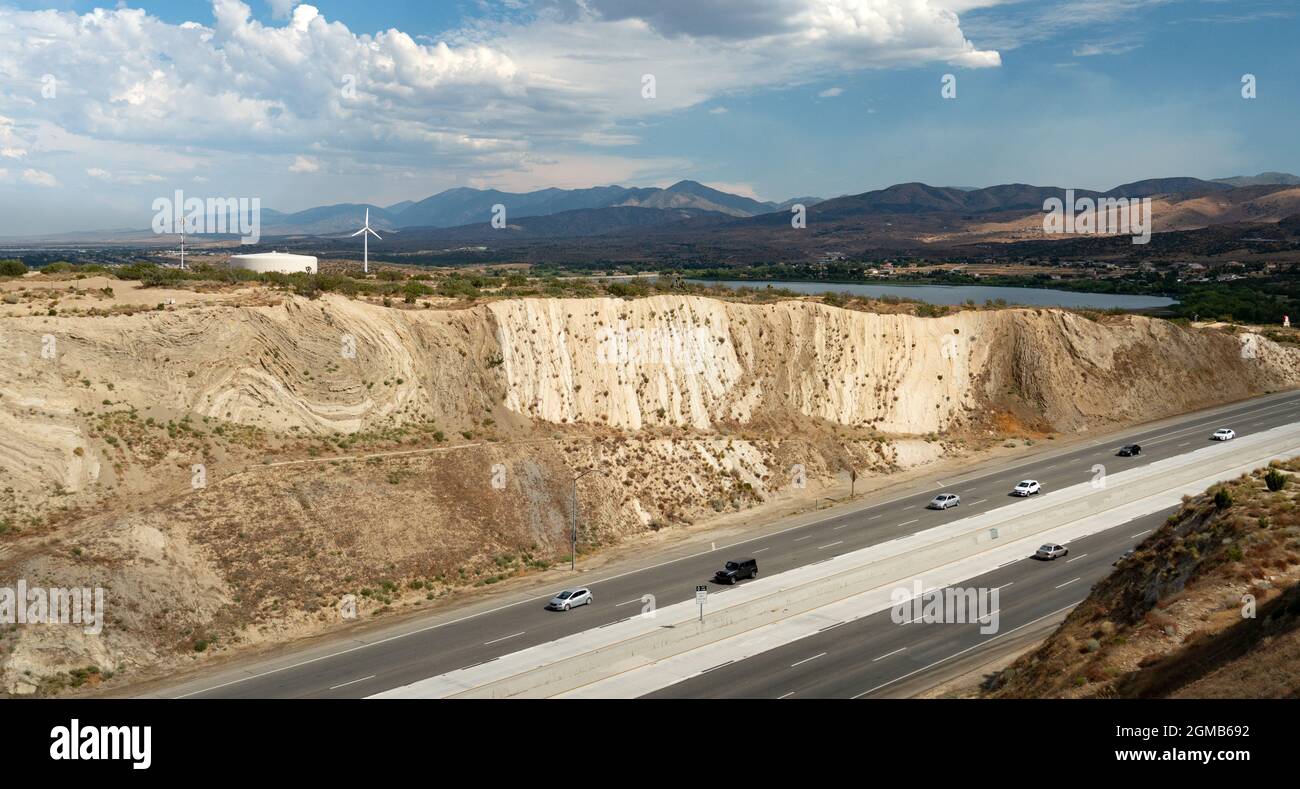 Roadcut dans la zone de faille de San Andreas près de Palmdale, Californie Banque D'Images