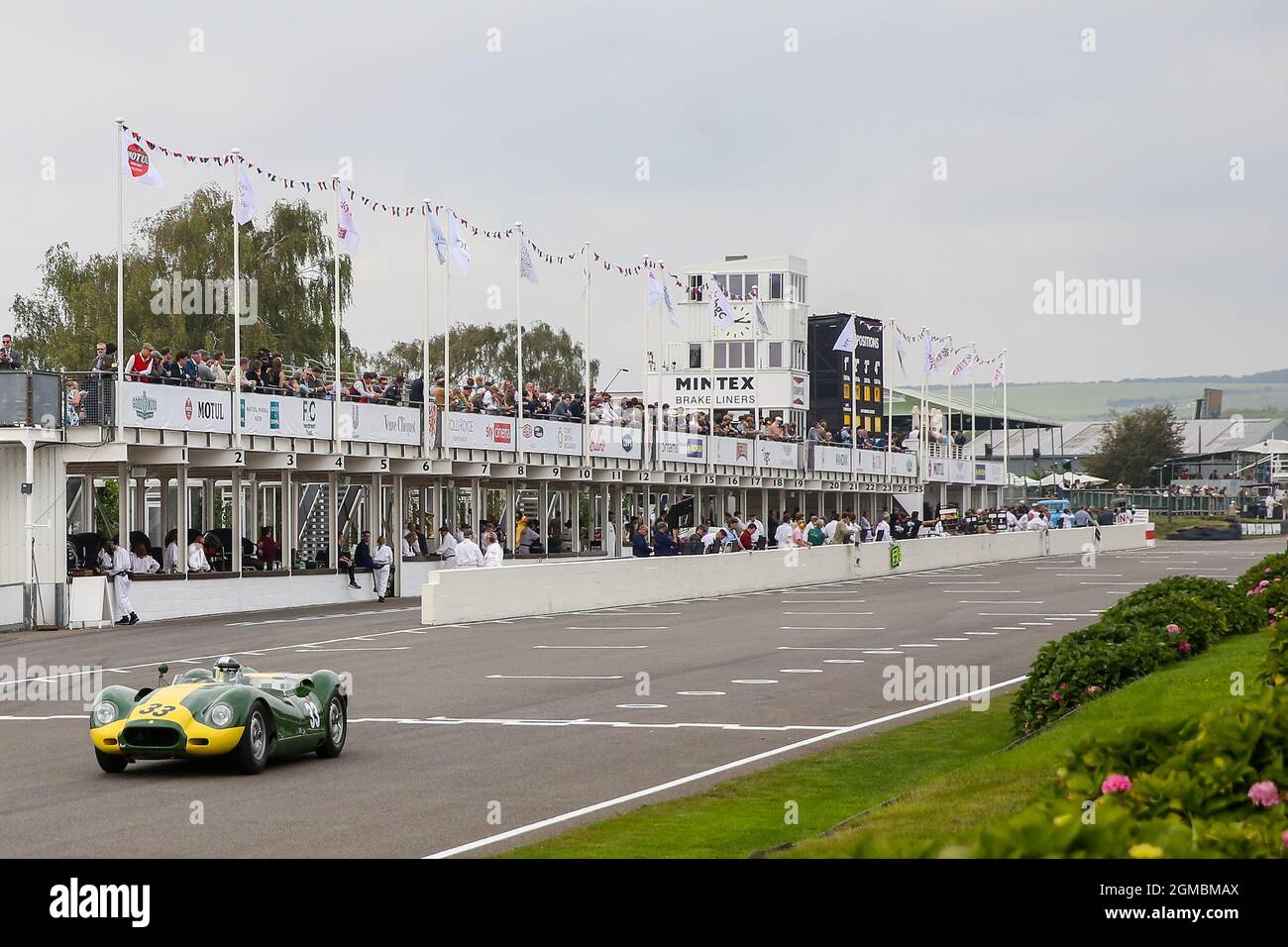 Chichester, Royaume-Uni. 17 septembre 2021. Circuit automobile de Goodwood 17 septembre 2021 Philip Kardoorie 1959 LISTER-JAGUAR KNOBBLY pratique DE LA COUPE Sussex pendant le festival Goodwood Revival, Goodwood, Chichester. Crédit au Royaume-Uni : tous les deux Media/Alay Live News Banque D'Images