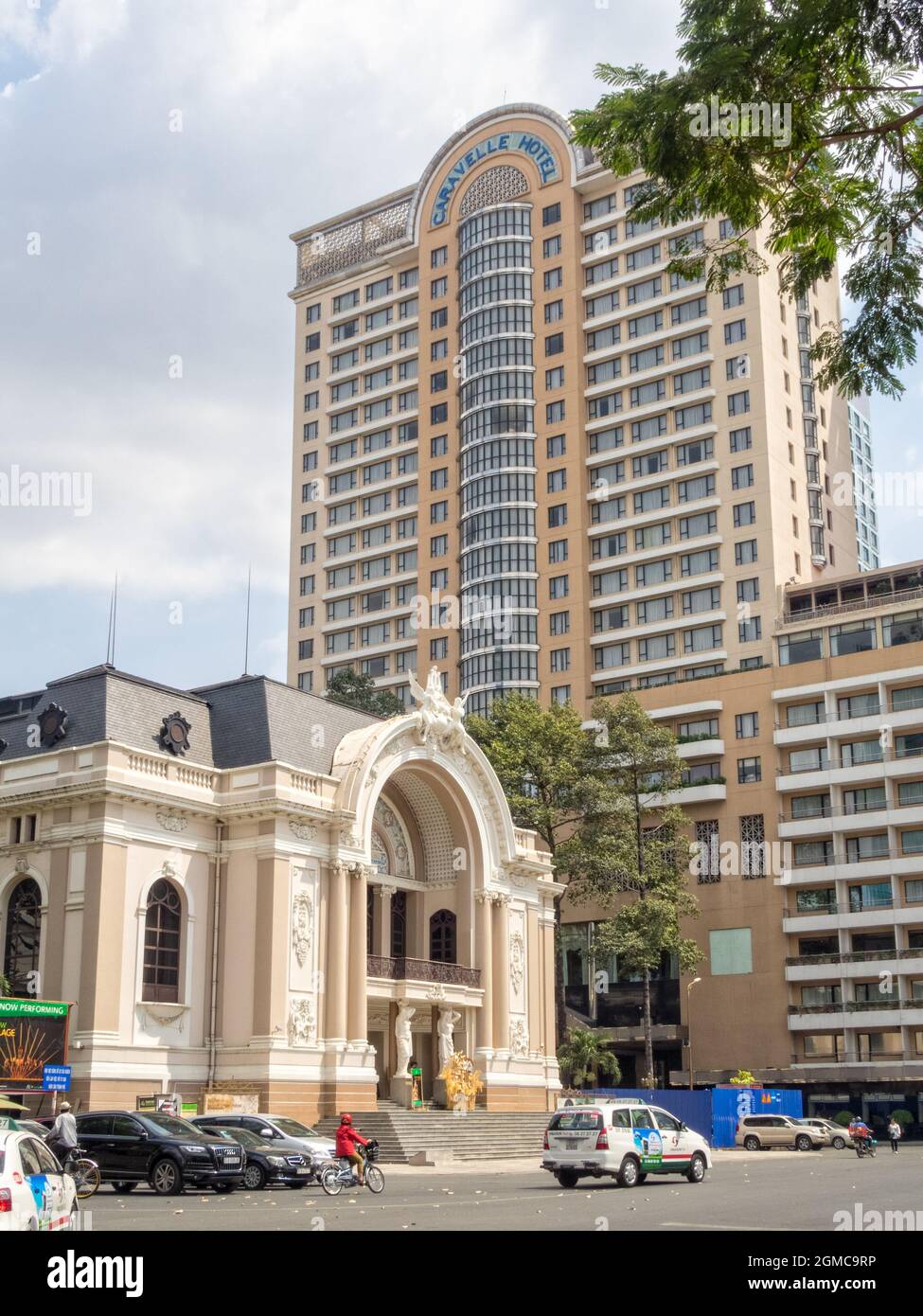 Opéra de Saigon à l'ombre de l'Hôtel Caravelle - Ho Chi Minh ville, Vietnam Banque D'Images