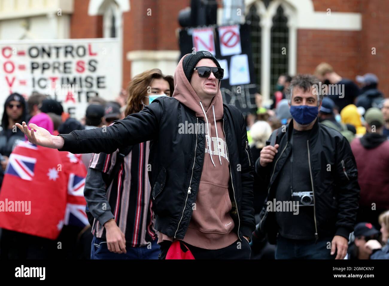 Melbourne, Australie, 18 septembre 2021. Les manifestants défilent lors de la manifestation de la liberté le 18 septembre 2021 à Melbourne, en Australie. Les manifestations pour la liberté font partie d'un mouvement de protestation coordonné au niveau international visant les restrictions de la COVID-19, la vaccination et les efforts de santé publique des gouvernements. Crédit : Dave Helison/Speed Media/Alamy Live News Banque D'Images