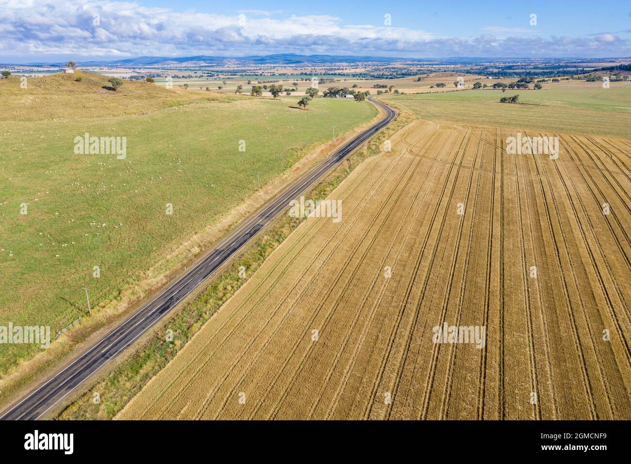Vue aérienne des terres agricoles entre Cowra et Canowindra dans le centre-ouest de la Nouvelle-Galles du Sud. Cette zone est un lieu agricole fertile. Banque D'Images