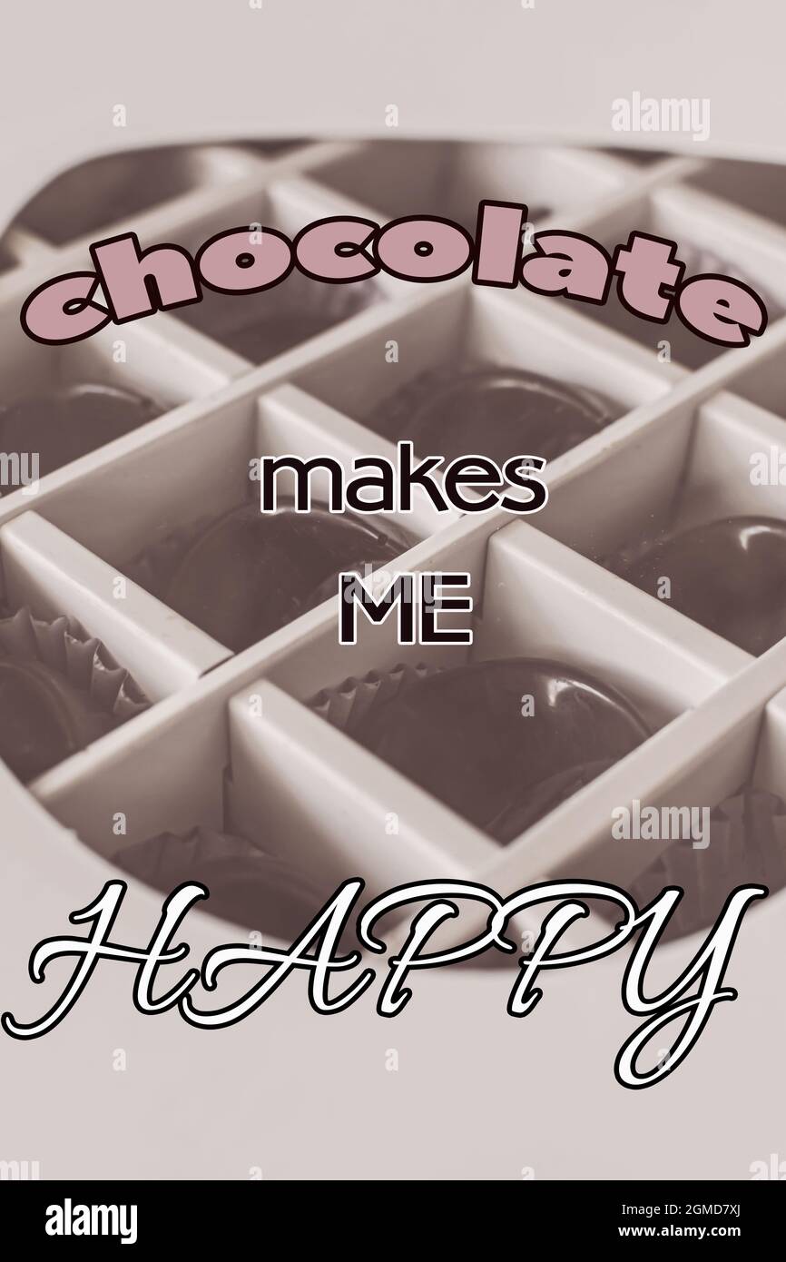 Citation Positive Sur L Amour Pour Le Chocolat Message Chocolat Me Rend Heureux Sur Le Fond De Boites Avec Des Bonbons Virage Vintage Photo Stock Alamy