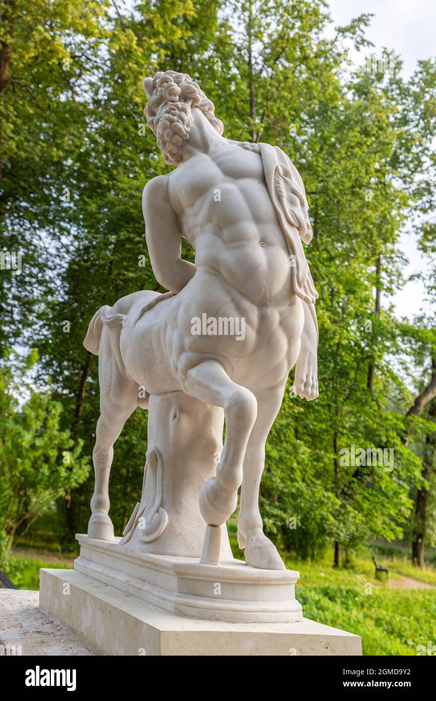 Parc Pavlovsky. Douze routes. Dieux grecs de bronze. Banque D'Images