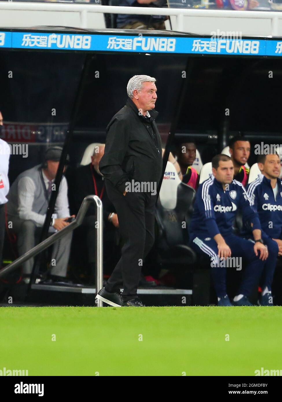 NEWCASTLE UPON TYNE, ANGLETERRE - SEPTEMBRE 17 : Steve Bruce de Newcastle United regarde Glum lors du match de la première ligue entre Newcastle United et Leeds United au St. James Park le 17 septembre 2021 à Newcastle upon Tyne, Angleterre. (Photo par MB Media) Banque D'Images