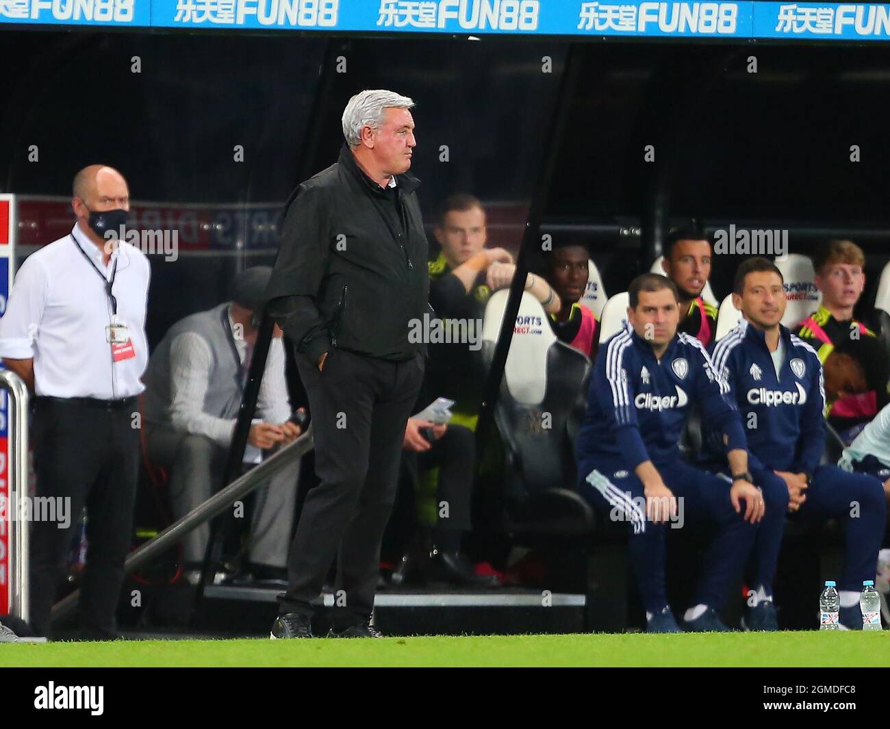 NEWCASTLE UPON TYNE, ANGLETERRE - SEPTEMBRE 17 : Steve Bruce de Newcastle United regarde Glum lors du match de la première ligue entre Newcastle United et Leeds United au St. James Park le 17 septembre 2021 à Newcastle upon Tyne, Angleterre. (Photo par MB Media) Banque D'Images