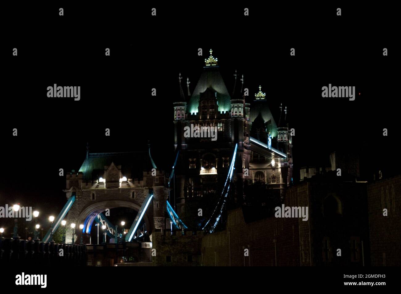 Tower Bridge at night, London, UK Banque D'Images