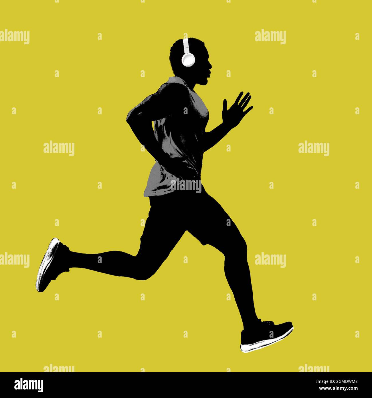 Profil vue latérale silhouette de coureur homme isolé sur fond jaune. Concept sportif créatif. Studio shot. Banque D'Images