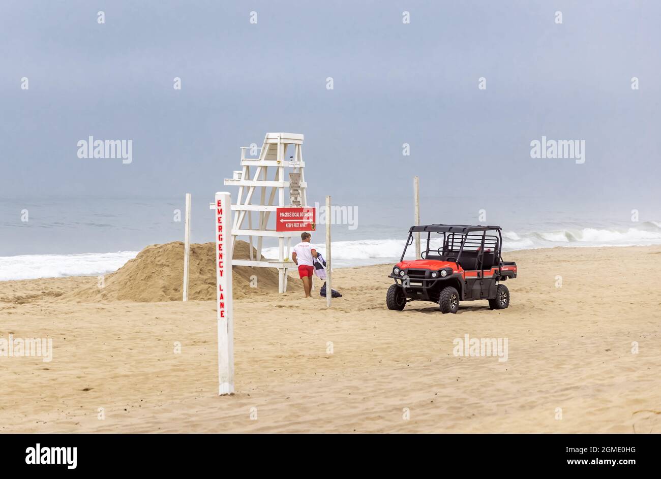 Gardien de la vie à un stand de garde de la vie d'Amagansett dans l'est de long Island, NY Banque D'Images Gardien de la vie à un stand de garde de la vie d'Amagansett dans l'est de long Island, NY Banque D'Images
