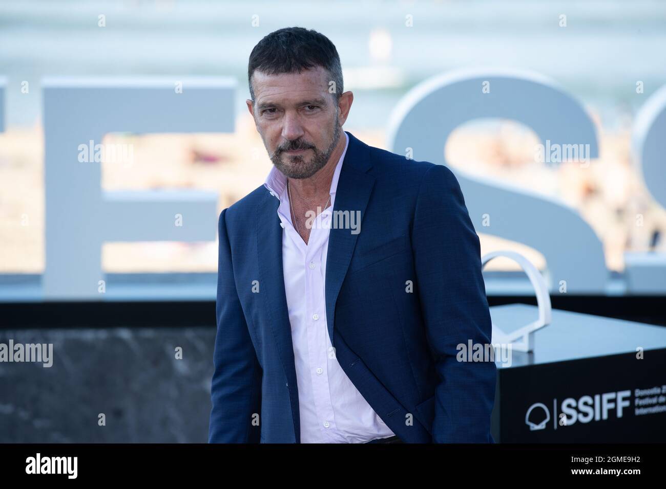 Saint-Sébastien, Espagne. 17 septembre 2021. L'acteur Antonio Banderas participe au 69e Festival du film de San Sebastian, en Espagne, le 17 septembre 2021. Le 69e Festival du film de San Sebastian a débuté vendredi. Credit: Meng Dingbo/Xinhua/Alay Live News Banque D'Images