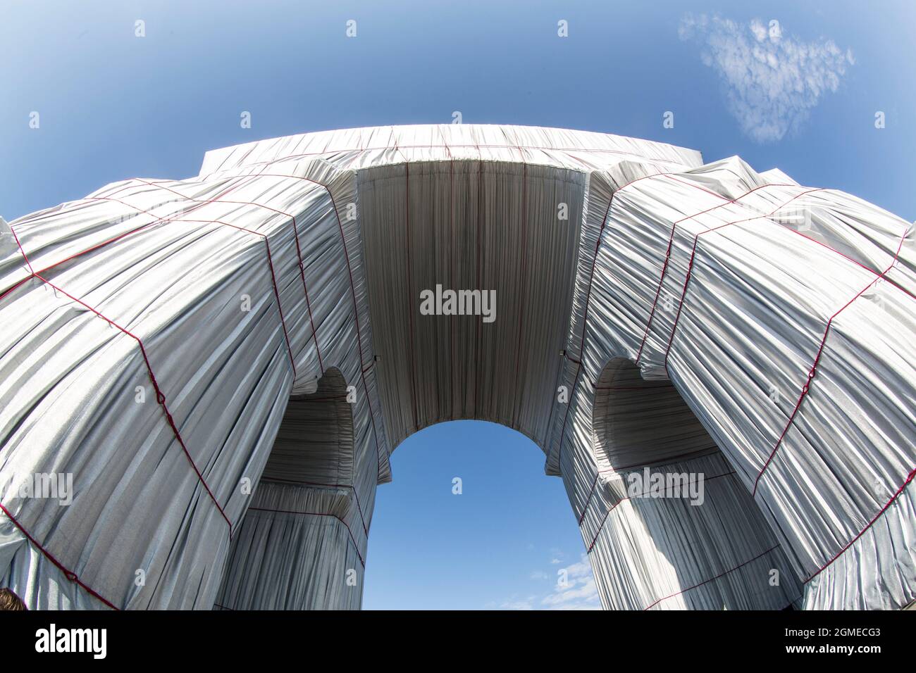 LE PREMIER JOUR DE L'OUVERTURE DE L'ARC DE TRIOMPHE EST TERMINÉ Banque D'Images