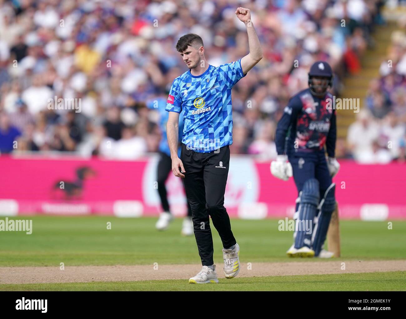 George Garton, de Sussex, célèbre le cricket de Joe Denly, de Kent, lors du match de demi-finale de Vitality Blast à Edgbaston, Birmingham. Date de la photo: Samedi 18 septembre 2021. Banque D'Images