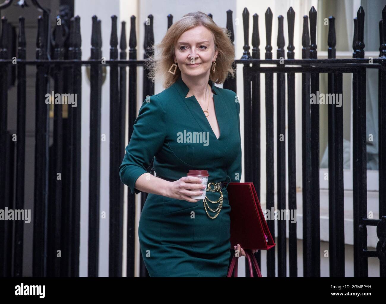 Liz Truss, secrétaire d'État aux Affaires étrangères, du Commonwealth et du développement; ministre des femmes et des équialités à Downing Street. Banque D'Images