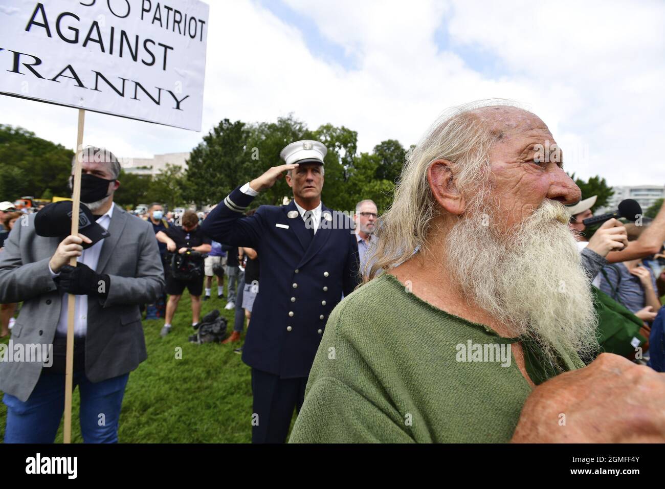 Washington, États-Unis. 18 septembre 2021. Les manifestants se rassemblent lors du rassemblement « Justice pour J6 » à Washington, DC, le samedi 18 septembre 2021. Plus de 600 personnes ont été accusées lors de la manifestation pro-Trump du 6 janvier 2021 qui s'est transformée en une émeute au Capitole, blessant 140 policiers et causant la mort de cinq personnes. Photo de David Tulis/UPI crédit: UPI/Alay Live News Banque D'Images
