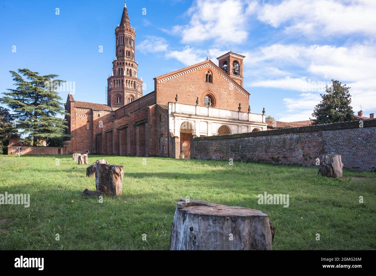 Vue sur la magnifique abbaye de Chiaravalle à Milan, Italie Banque D'Images