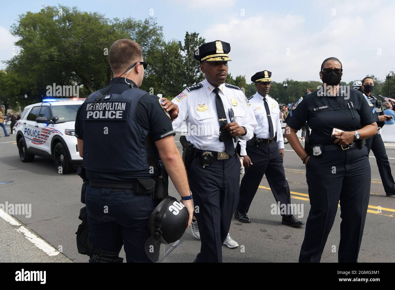 Washington, États-Unis. 18 septembre 2021. Le chef du service de police de DC, Robert Contee, a salué ses collègues lors d'un rassemblement sur « Justice pour J6 » aujourd'hui le 18 septembre 2021 à Union Square à Washington DC, aux États-Unis. (Photo de Lénine Nolly/Sipa USA) Credit: SIPA USA/Alay Live News Banque D'Images
