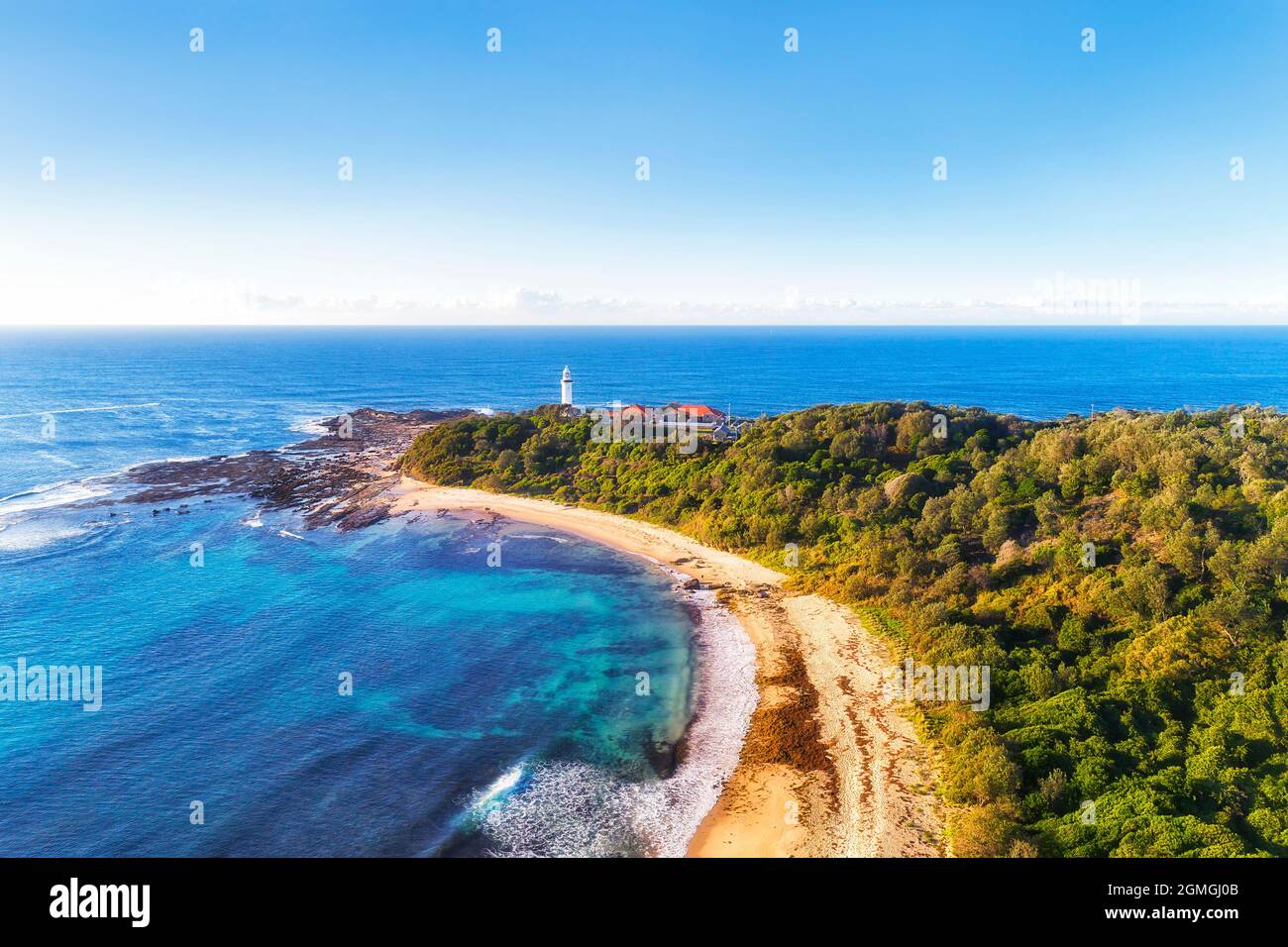 Pointe de Norah dirigez-vous sur la côte centrale de l'Australie Océan Pacifique - Phare de Norah face aux vagues et aux vents sauvages. Banque D'Images
