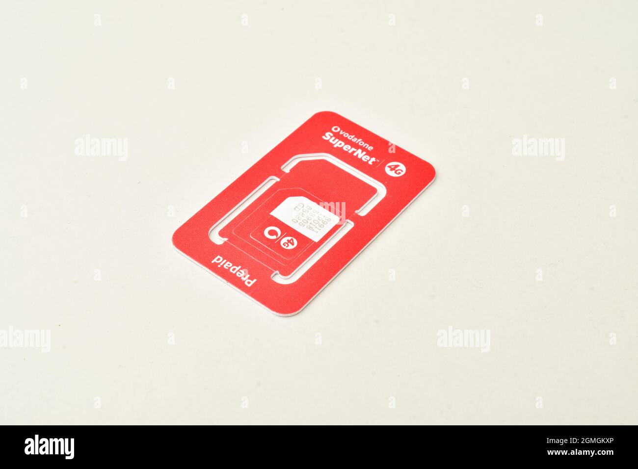 New Delhi, Inde, 18 octobre 2019:- carte SIM Vodaphone sur fond blanc Banque D'Images