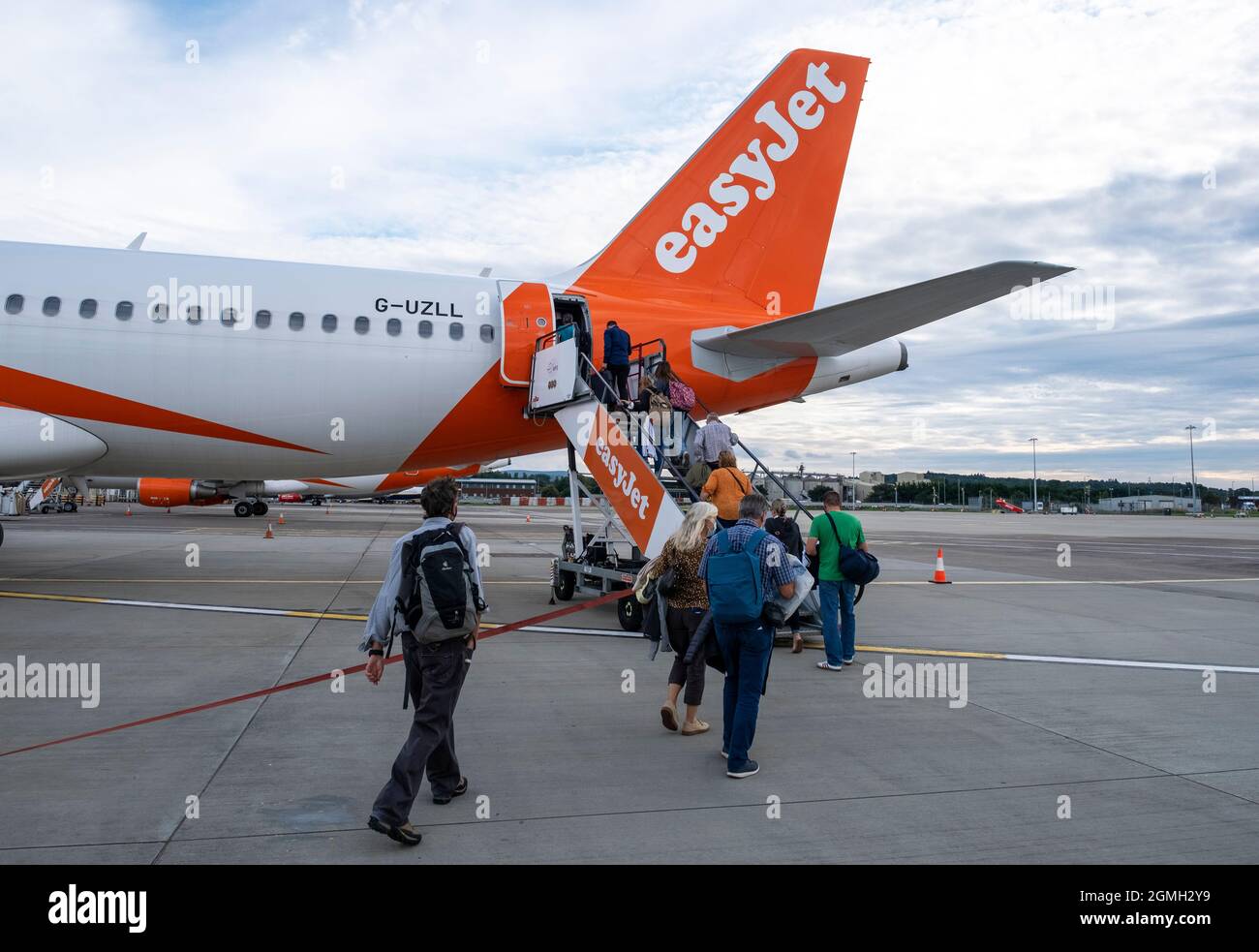 Passagers à bord d'un vol Easyjet à l'aéroport d'Édimbourg, Royaume-Uni. Banque D'Images