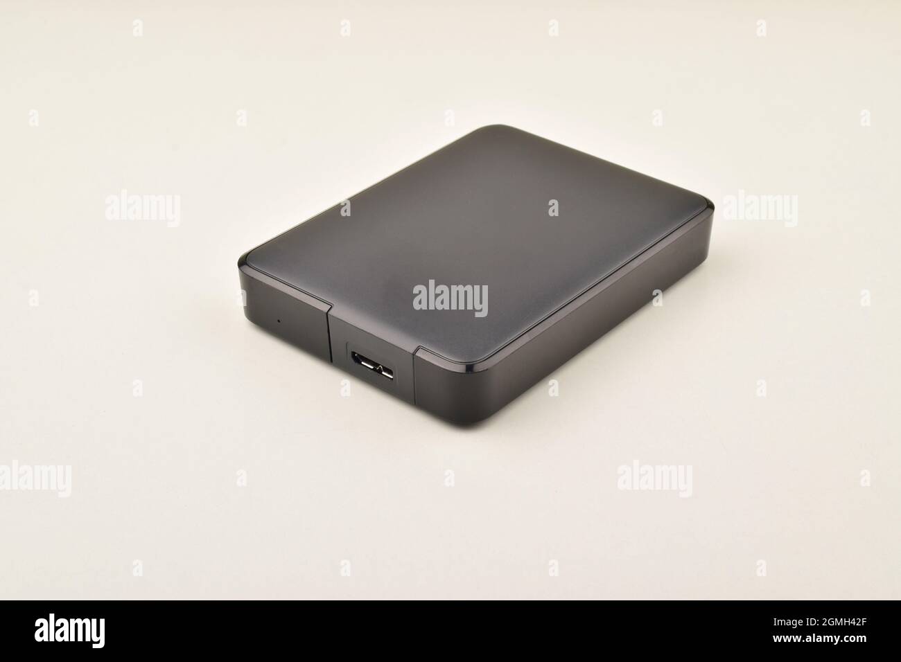 Disque dur externe isolé sur fond blanc avec masque de découpe Banque D'Images