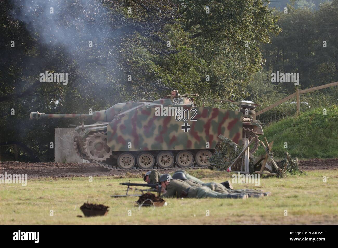 Fusil d'assaut StuG III WW2. Un fusil d'assaut allemand Sturmgeschütz III en action lors d'une démonstration au Bovington Tank Museum, Dorset, Royaume-Uni Banque D'Images