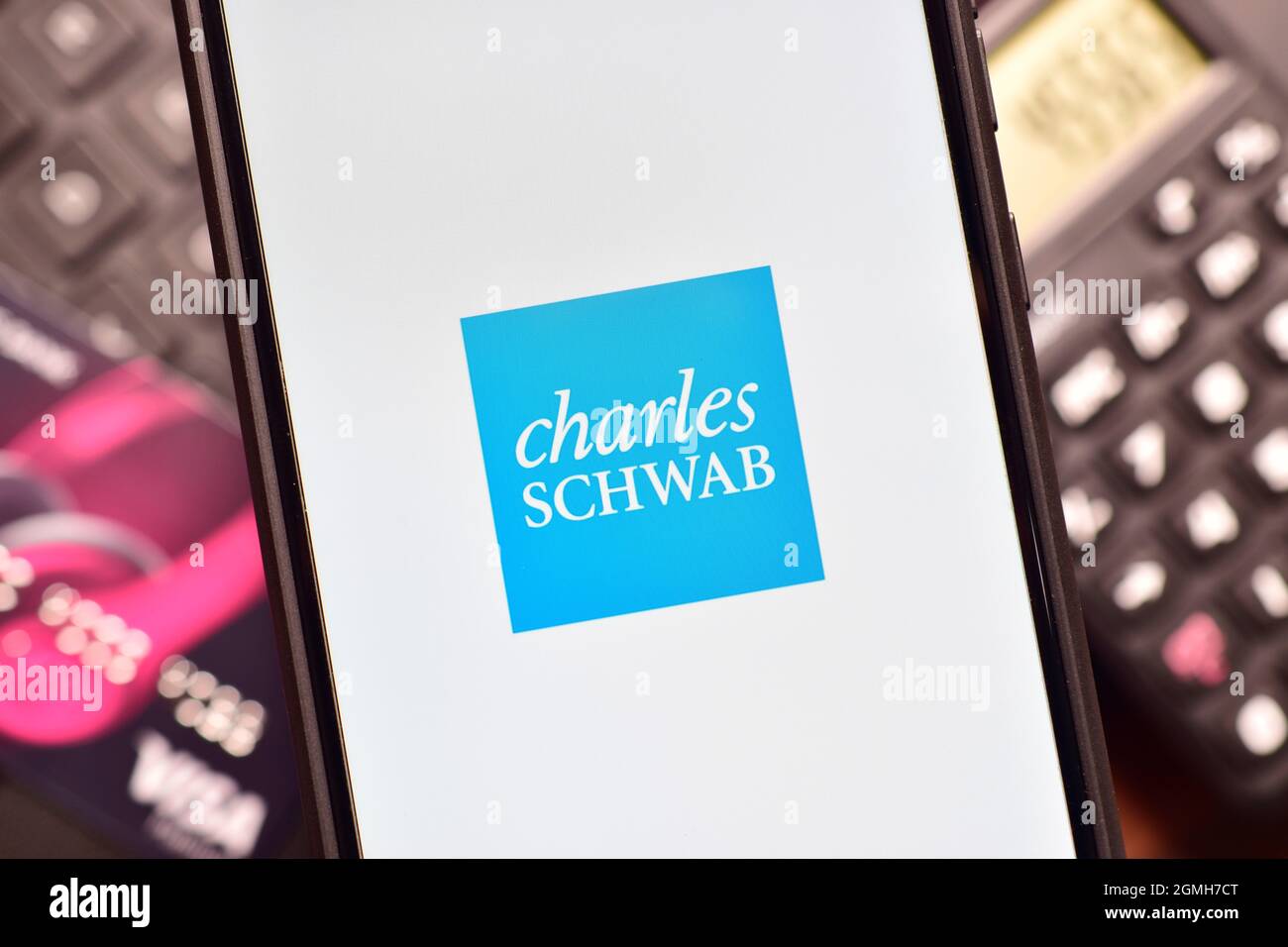 New Delhi, Inde, 14 décembre 2019 :- logo Charles Schwab sur smartphone, Asset Management Company Banque D'Images
