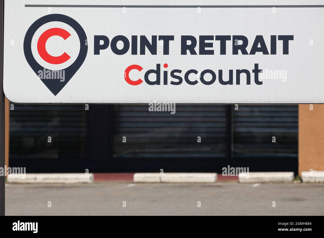 Villefranche, France - 17 mai 2021: Cdiscount est un site français de commerce électronique avec des produits tels que l'électronique, les appareils ménagers Banque D'Images
