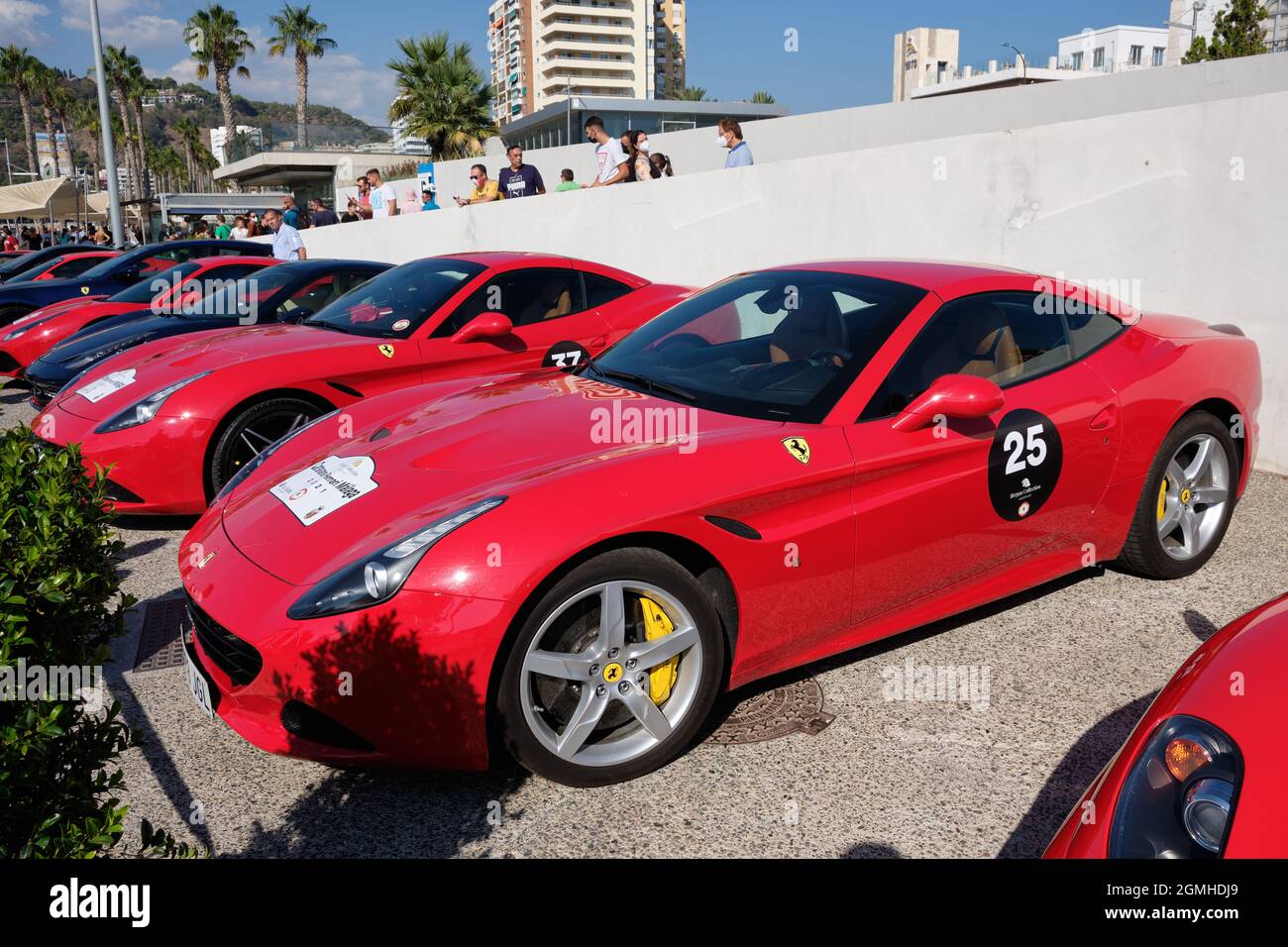 Ferrari Event, des roars de solidarité pour soutenir le travail social de l'Association Lagunillas-Centro. Port de Malaga, Espagne. Banque D'Images
