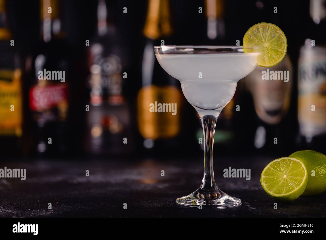 Cocktail Daiquiri au rhum, jus de lime et sucre. Boissons traditionnelles cubaines Banque D'Images