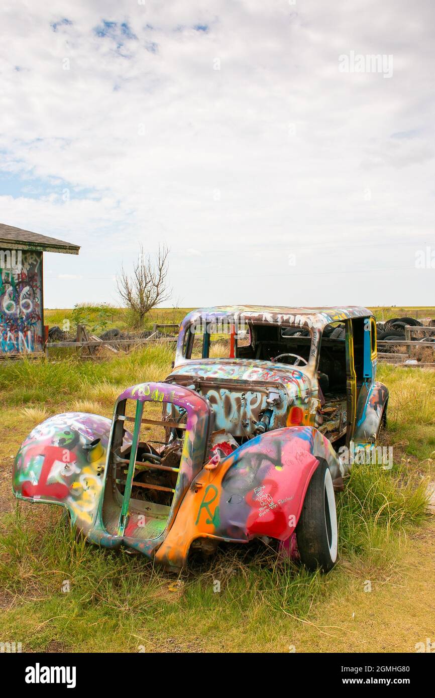 Vieille voiture d'époque peinte en aérosol au Slug Bug Ranch Amarillo Texas sur la route 66 Banque D'Images